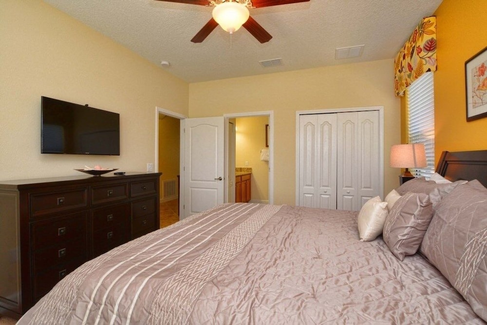 Resort Community Large Private Pool Free Wifi Game Room No Rear Neighbors 6 Bedroom Home by RedAwning - photo 12