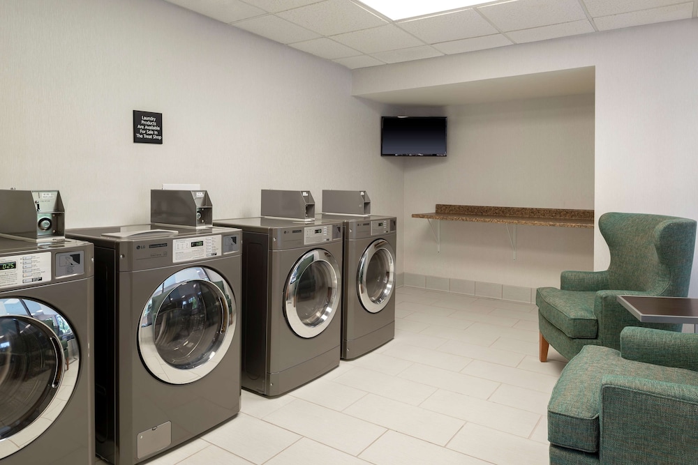 Hampton Inn East Lansing - photo 35