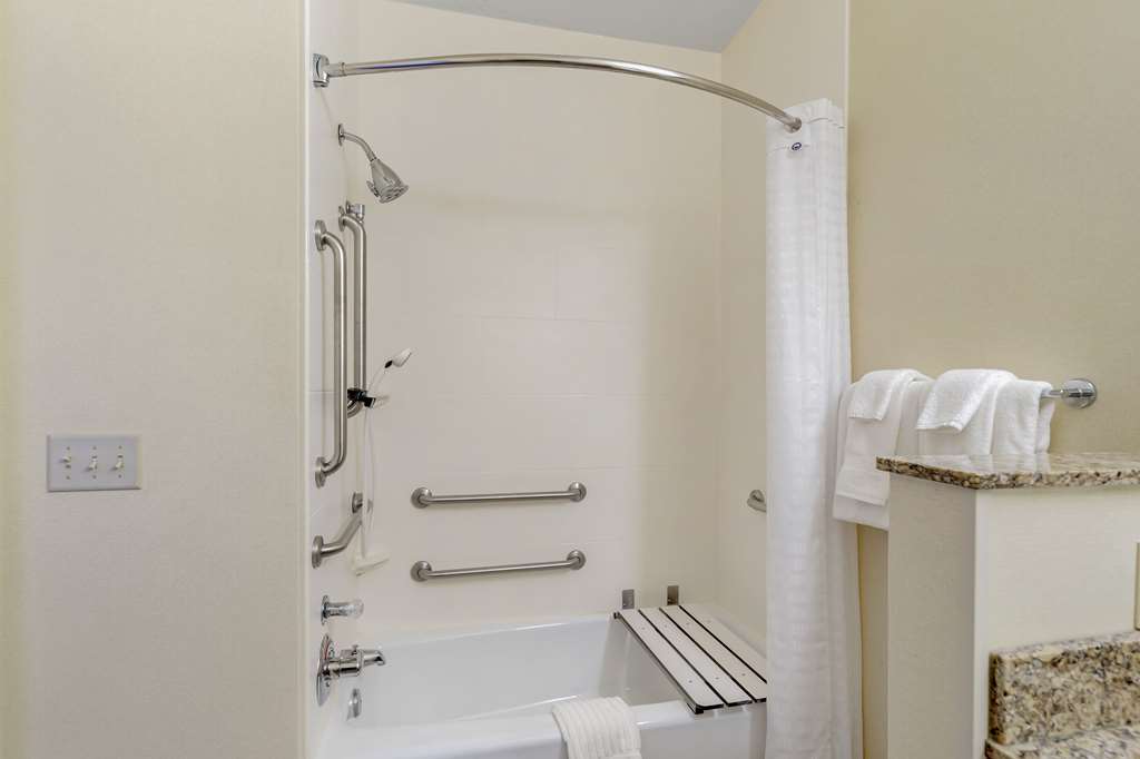 Comfort Suites Normal University area - photo 9