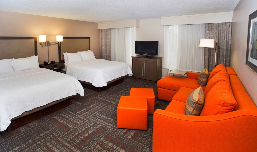 Hampton Inn & Suites Valdosta Conference Center - photo 46