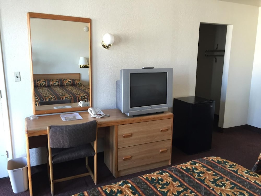 E Z 8 Motel Phoenix Airporter - photo 13