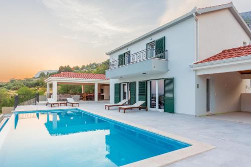 Secluded house guaranteed privacy heated pool — 4-Star Luxury Hotel in Klis, Croatia