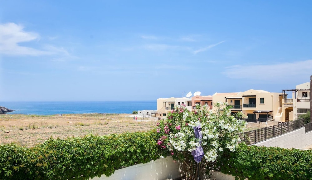 Family Villa Hera With Sea View — 4-Star Luxury Hotel in Panormos, Greece