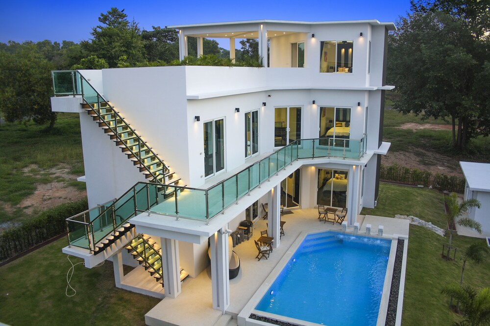 Green View Villas — 4-Star Luxury Hotel in Bang Lamung, Thailand