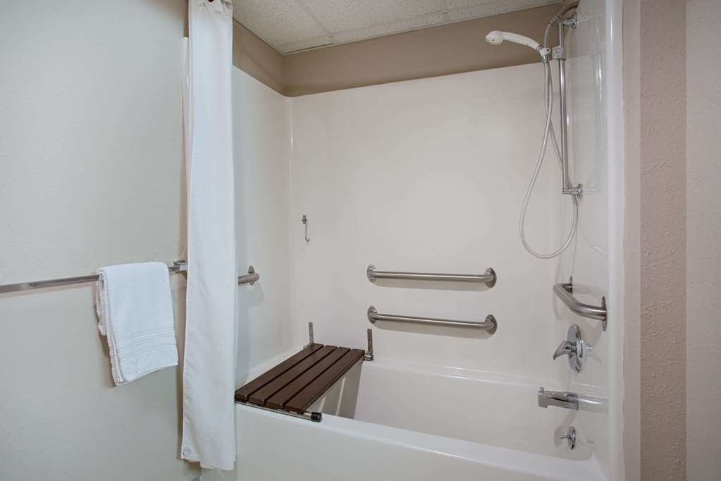 Super 8 by Wyndham Charles City - photo 9