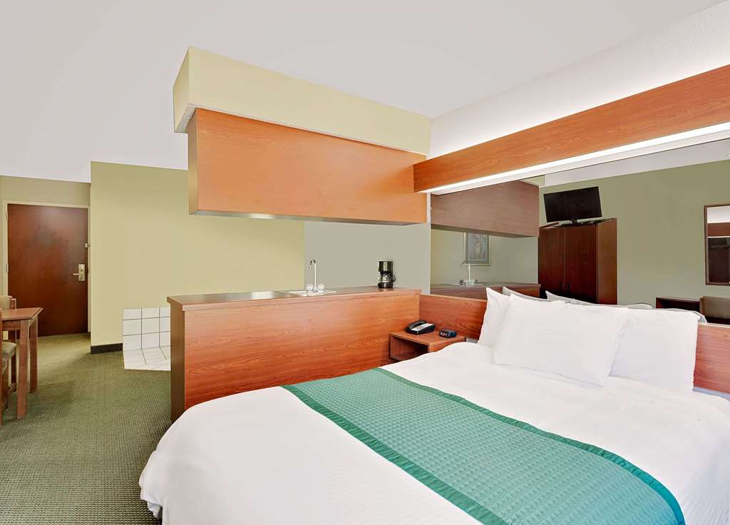 Microtel Inn & Suites by Wyndham Thomasville High Point Lexi - photo 17