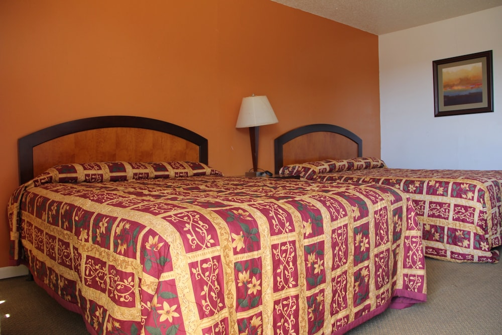 LoneStar Inn & Suites - photo 9