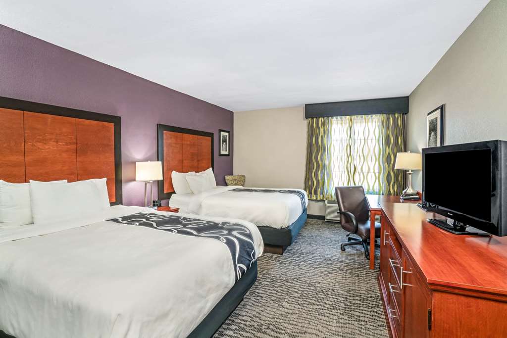 La Quinta Inn & Suites by Wyndham Knoxville North I 75 - photo 25