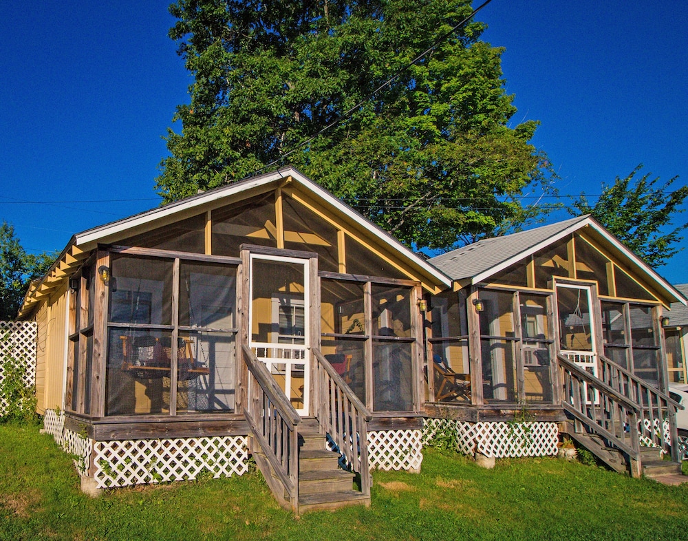 Half Moon Motel & Cottages - photo 40