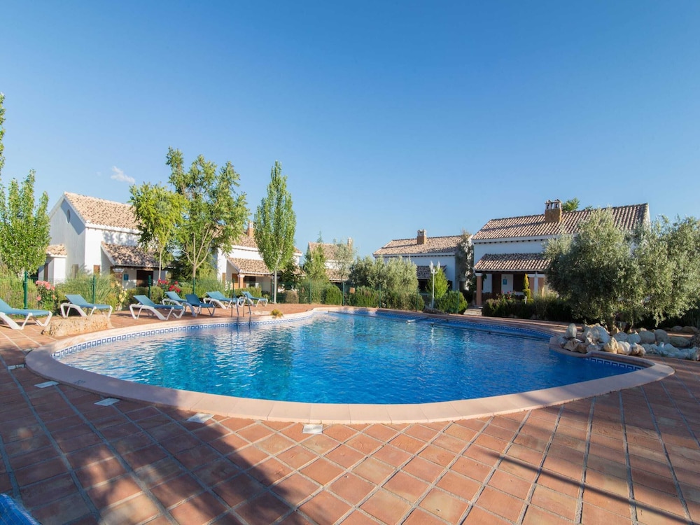 Family friendly Stay With Pool Access — hotel in Pozo Alcon