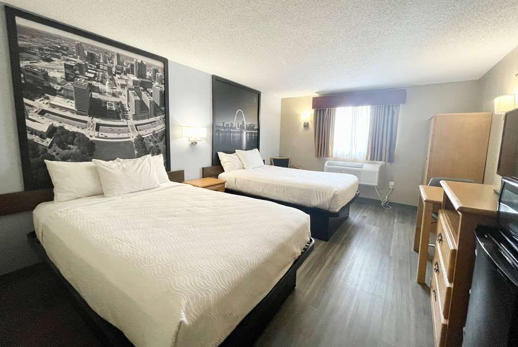 Super 8 by Wyndham St. Clair MO - photo 10