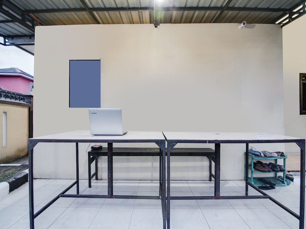 Oyo 92024 Green Hotel in Jambi City, Indonesia