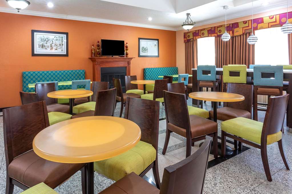 La Quinta Inn & Suites by Wyndham St. Augustine - photo 26