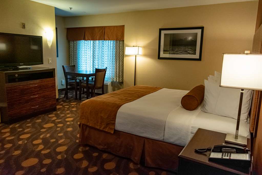Best Western Plus Suites Hotel Coronado Island - photo 10