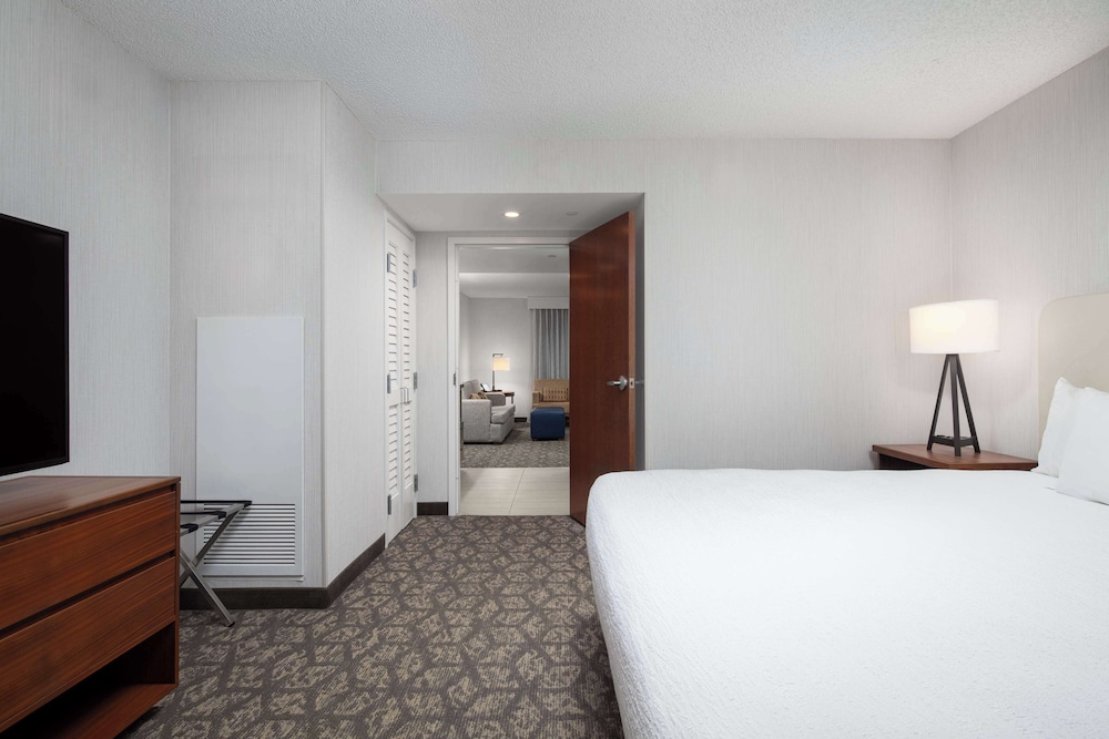 Embassy Suites by Hilton Portland Airport - photo 13