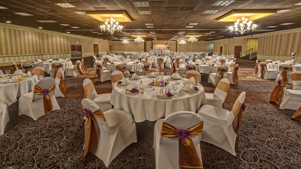 Clarion Hotel & Suites Conference Center Memphis Airport - photo 10