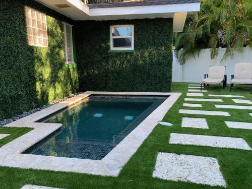 Barefoot Dreams 201 76th E - last minute hotel in Holmes Beach