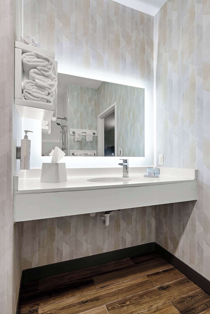 Hampton Inn Seguin - photo 32