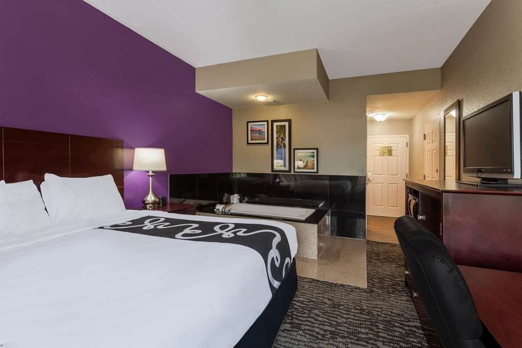 La Quinta Inn & Suites by Wyndham Port Orange Daytona - photo 32