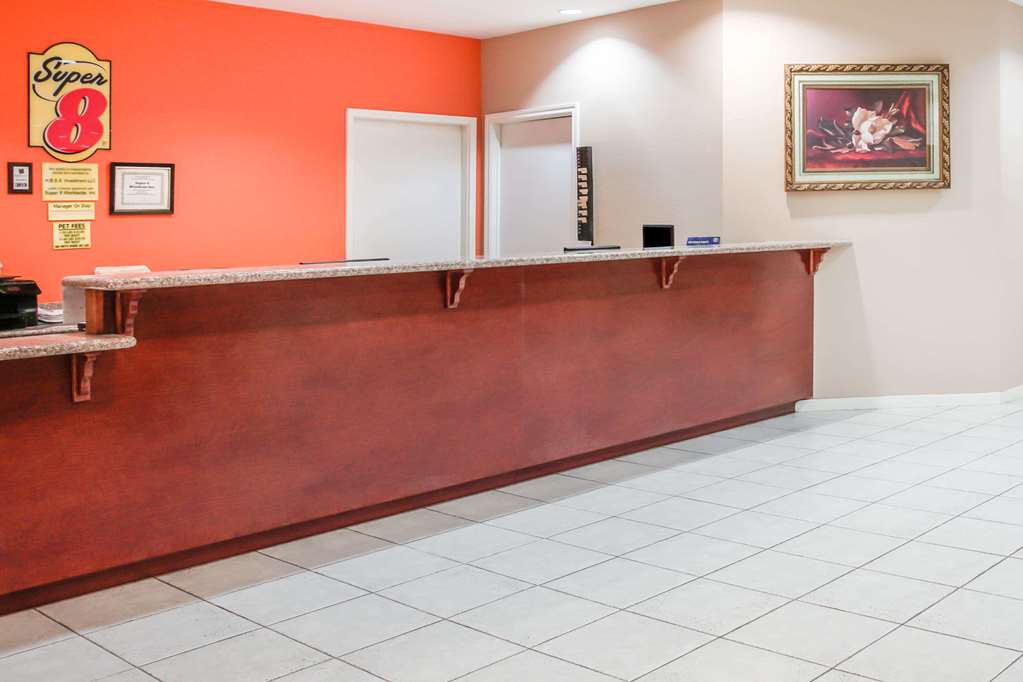 Super 8 by Wyndham Brenham TX - photo 4