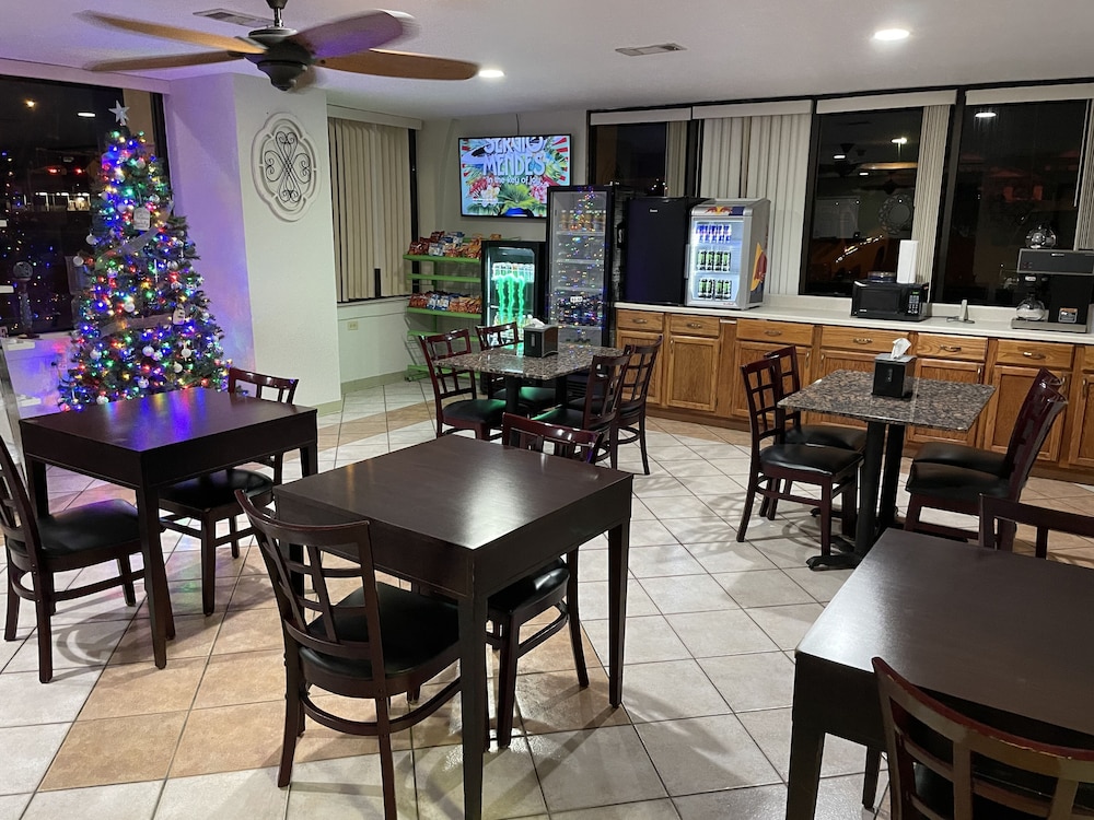 Del Rio Inn - photo 2