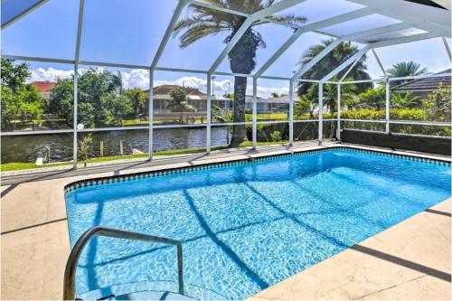 Tropical Getaway Gulf access & heated pool — 4-Star Luxury Hotel in Cape Coral, United States