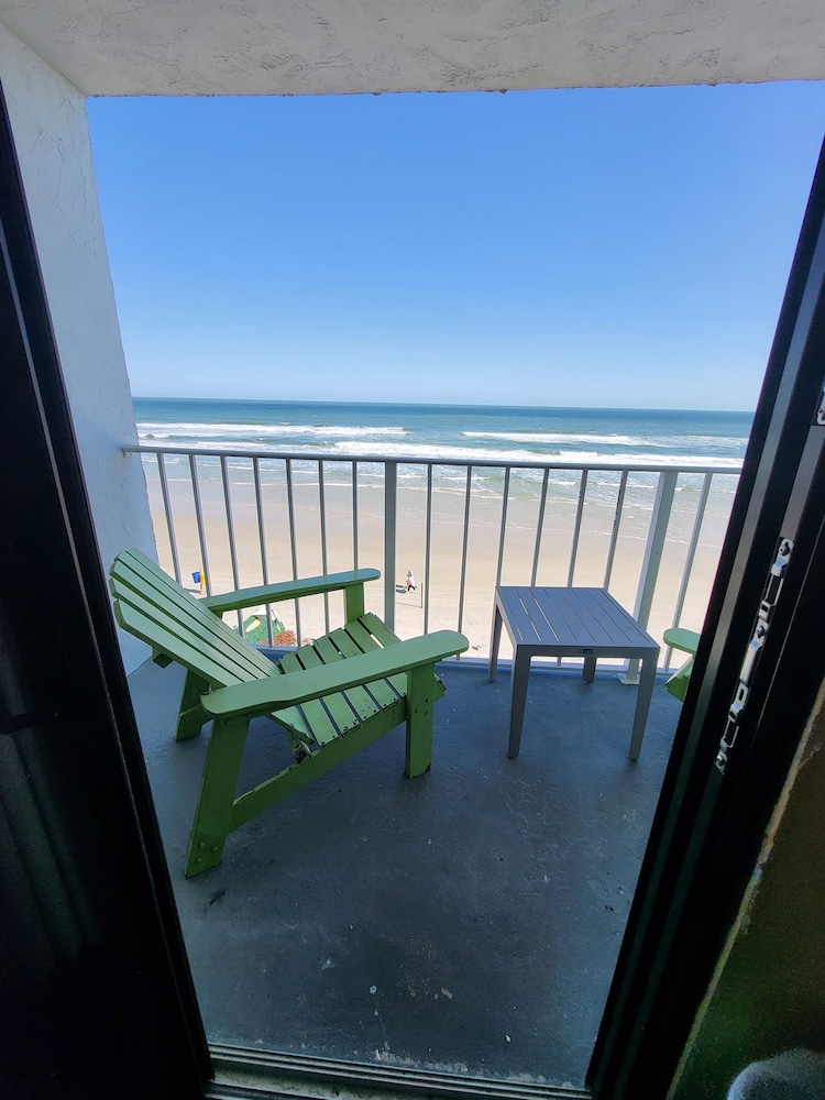 Beachside Hotel - photo 9