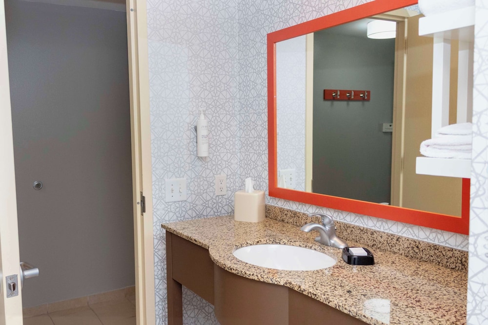 Hampton Inn & Suites Riverton - photo 37