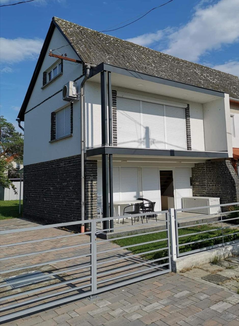 Tulipán Vendégház — hotel in Balatonbereny