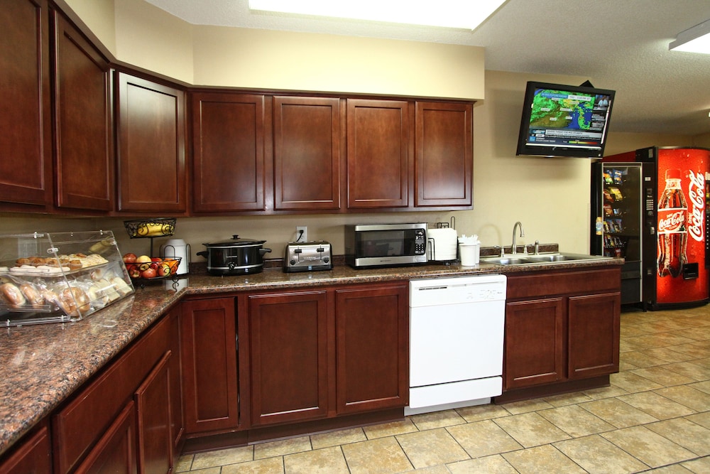 New Victorian Inn and Suites - photo 29