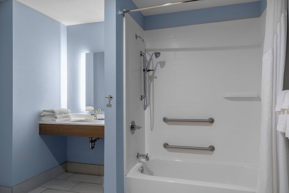 Holiday Inn Express & Suites Leander by IHG - photo 18