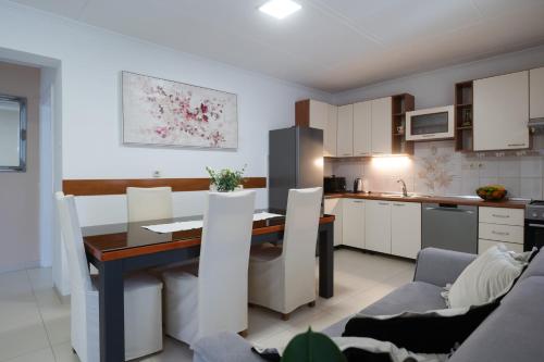 Holiday Home Ines — 4-Star Luxury Hotel in Vrsi, Croatia