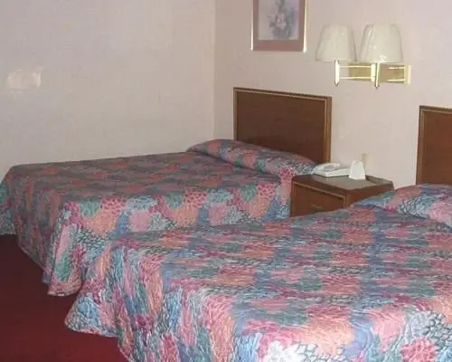 E Z Inn & Suites - photo 13