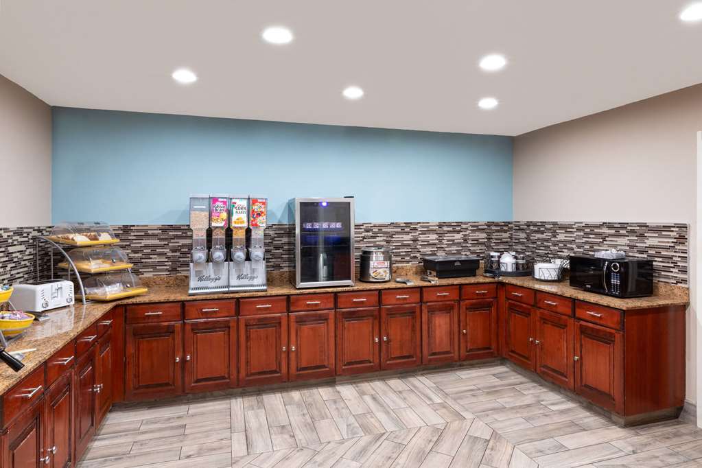 Super 8 by Wyndham Lubbock West - photo 37