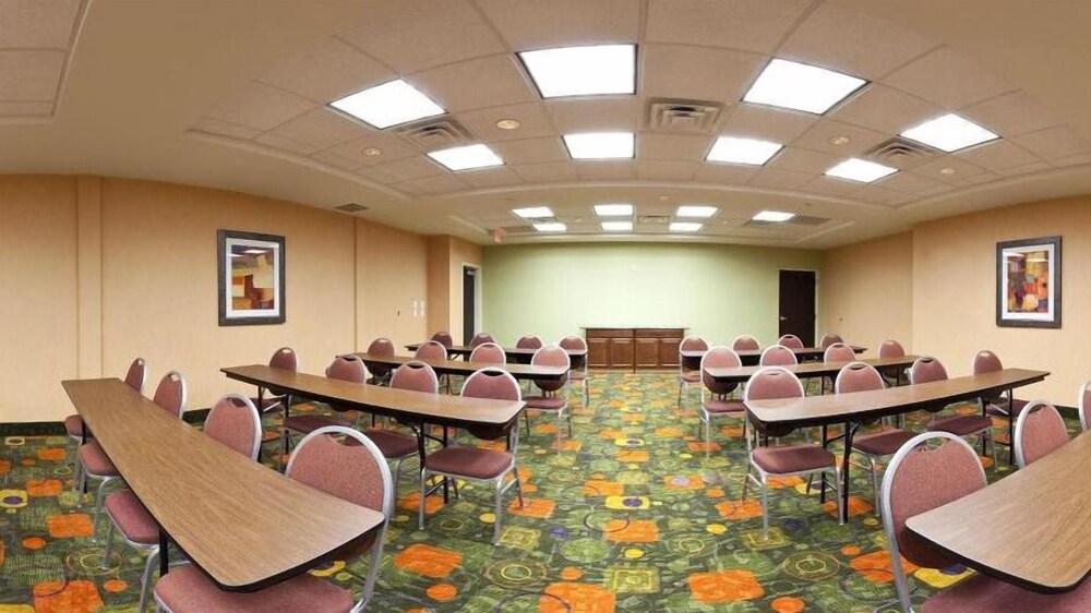 Holiday Inn Express & Suites Clemson by IHG - photo 32