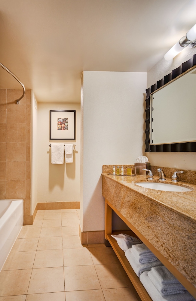 DoubleTree by Hilton Hotel Berkeley Marina - photo 42