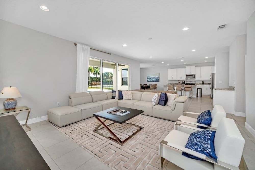 Brand New Encore Resort 5 Bed Resort Home 5 Bedroom Villa - photo 18