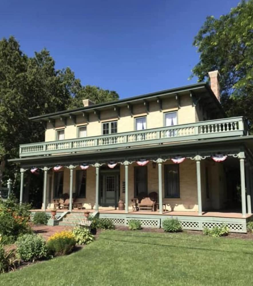 Iron Amethyst Inn Boutique Hotel - featured photo
