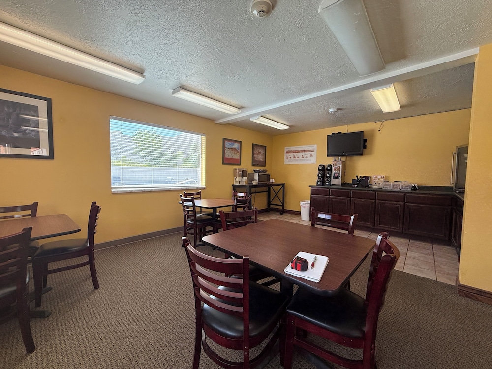 Cathedral Valley Inn - photo 19