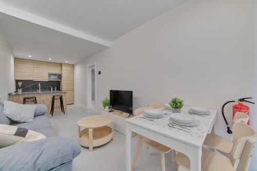 Apartamentos Pamplona Confort by Clabao — 4-Star Luxury Hotel in Pamplona, Spain