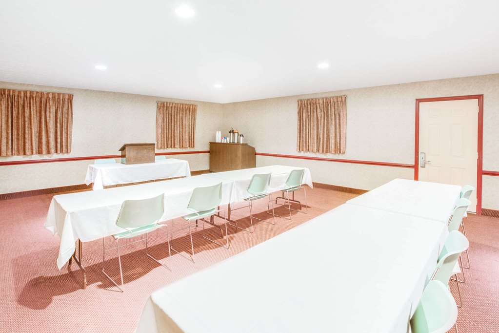Travelodge by Wyndham Parkersburg - photo 17