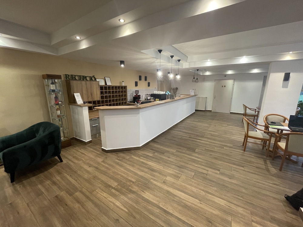 Zsanett Hotel — Balatonlelle — photo 4
