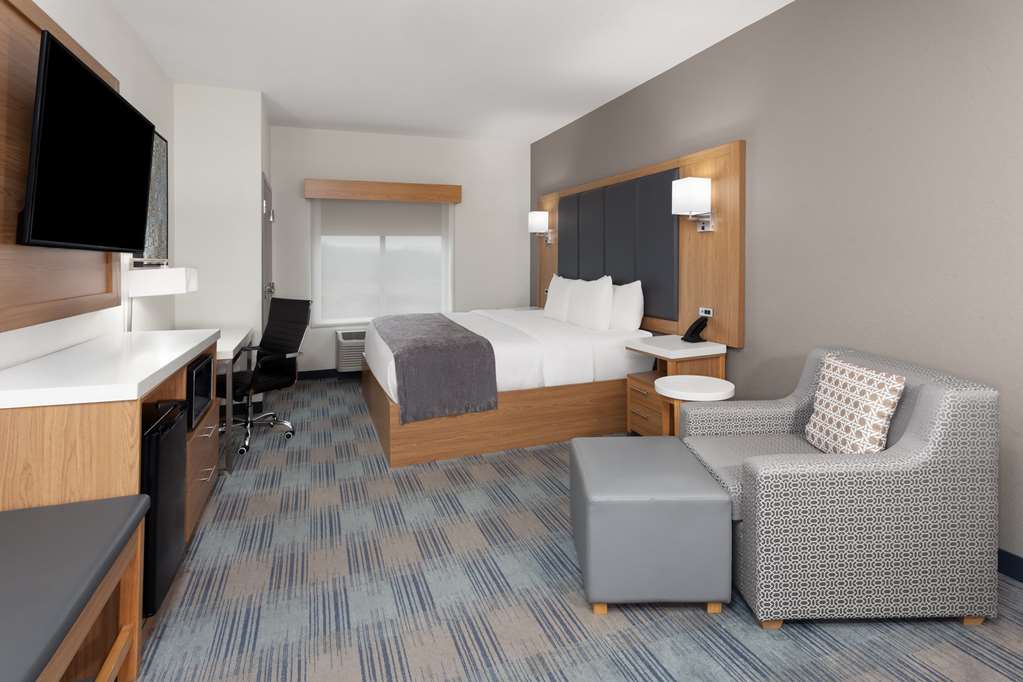 La Quinta Inn & Suites Coralville Iowa City - photo 7