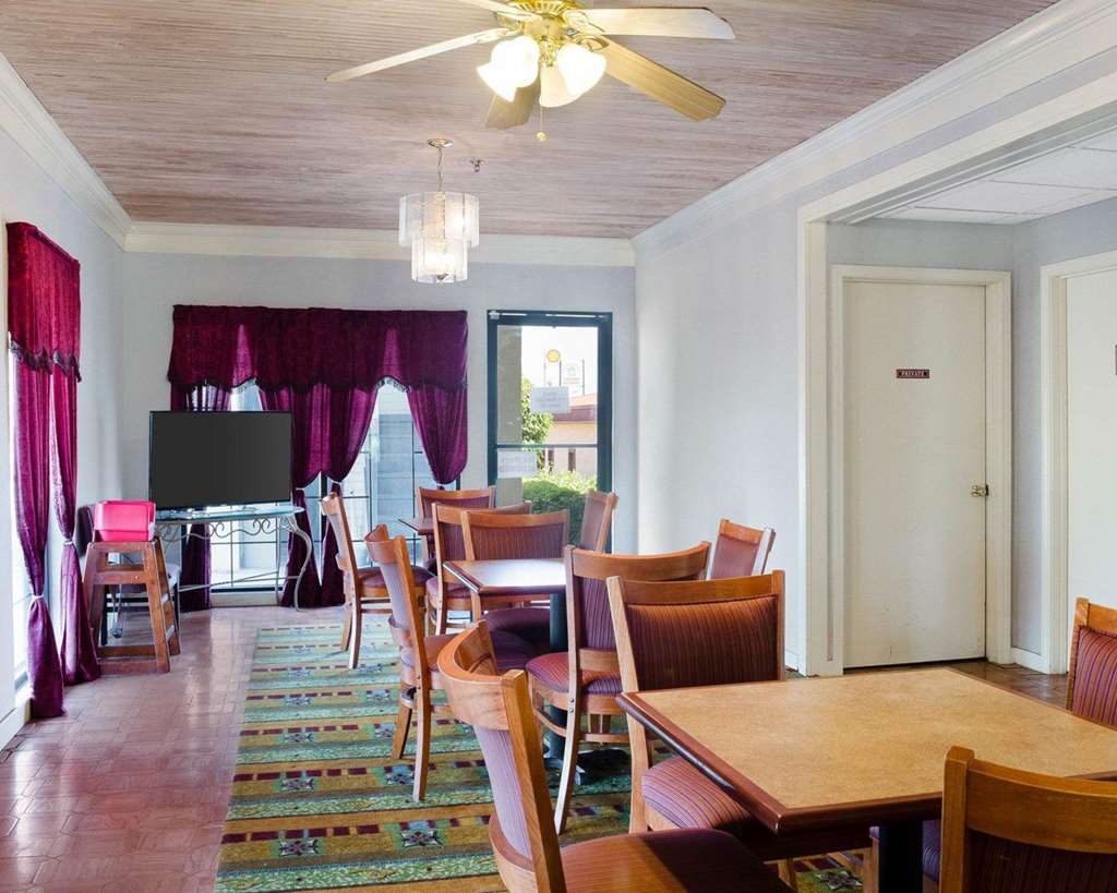 Econo Lodge Canton I 55 - photo 27