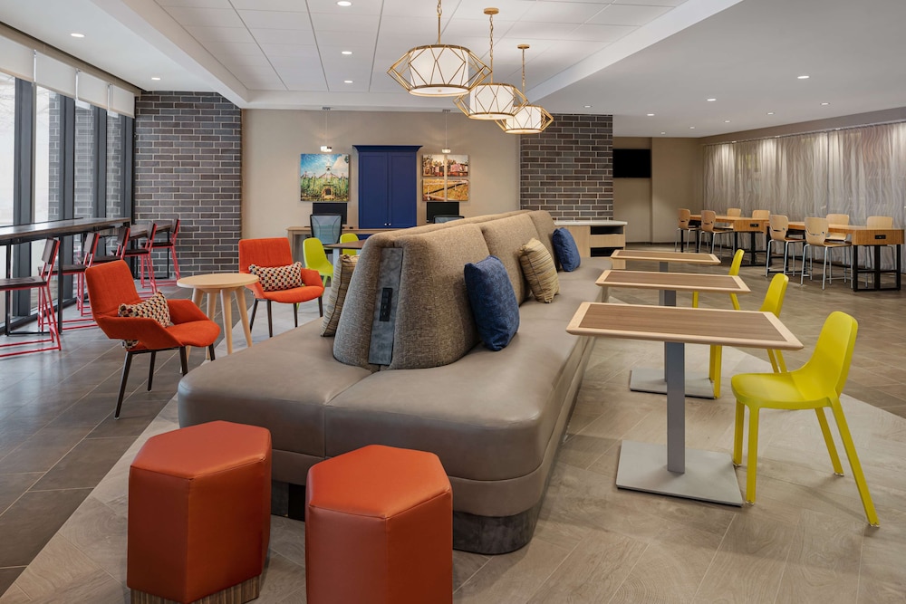 Home2 Suites by Hilton Des Moines at Drake University - photo 2