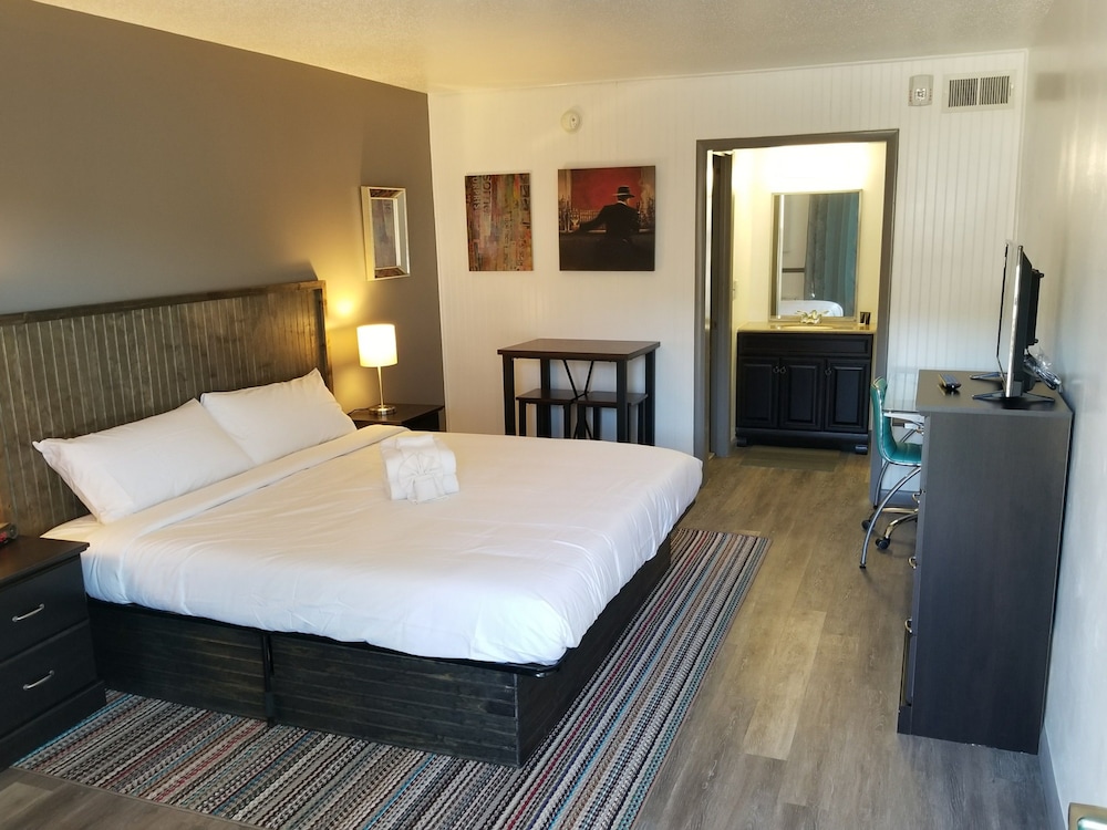 Blue Ridge Rustic Inn - featured photo