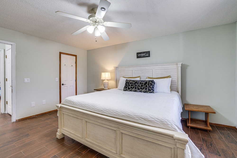 Rogers Vacation Home w Yard: 5 Mi to Bentonville - photo 3