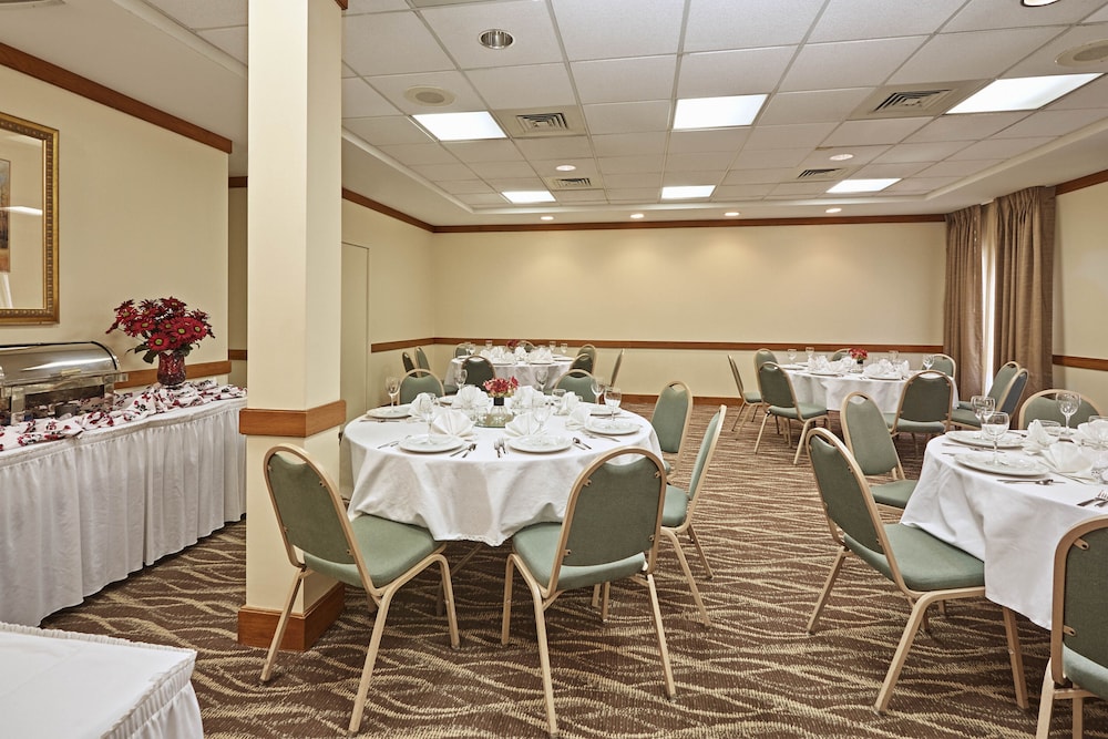 Madison Plaza Hotel - photo 5