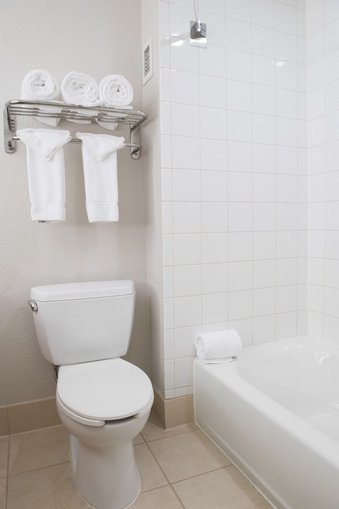 Holiday Inn Express Moss Point by IHG - photo 13