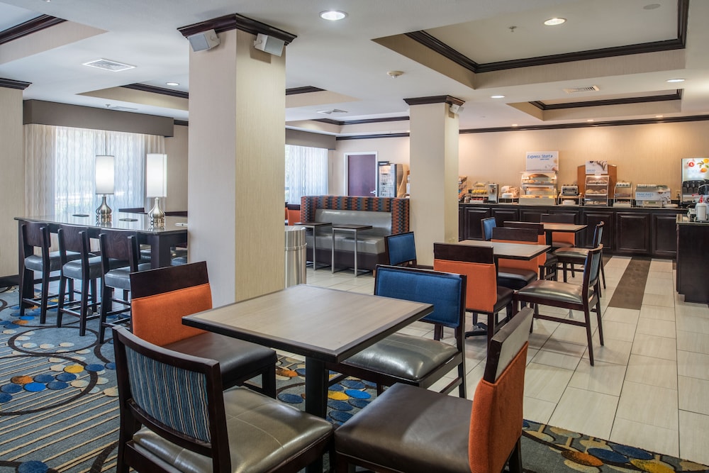 Holiday Inn Express & Suites W. Monroe by IHG - photo 27